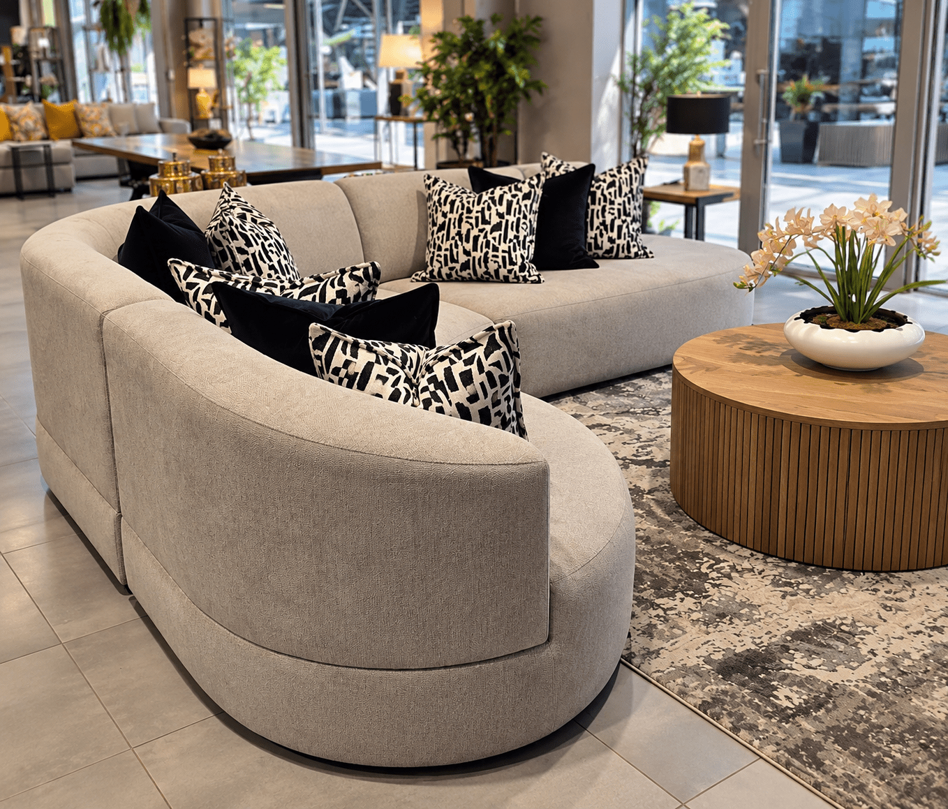 Luna curve modular sofa